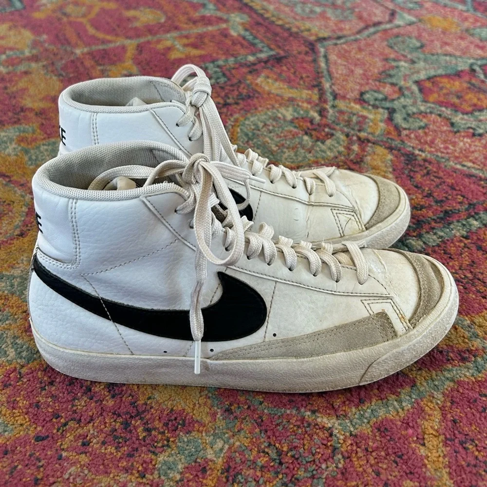 Nike | Kids White/Black Blazer ‘77 Mid High-Tops Lace Up‎ Sneakers Youth Size 7